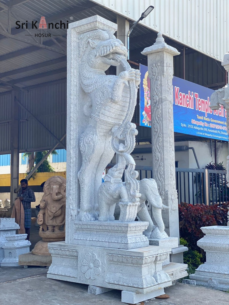 Sri Yazhi Pillar
